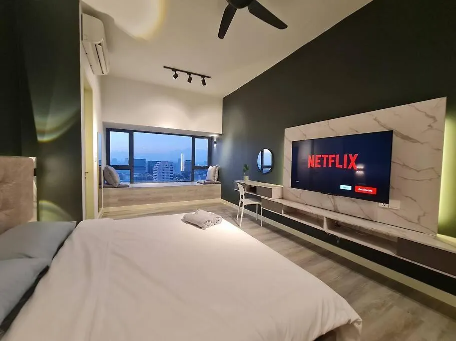 Emerald Prestige Suite Melakatown Seaview Cityview Free Parking Netflix contacts