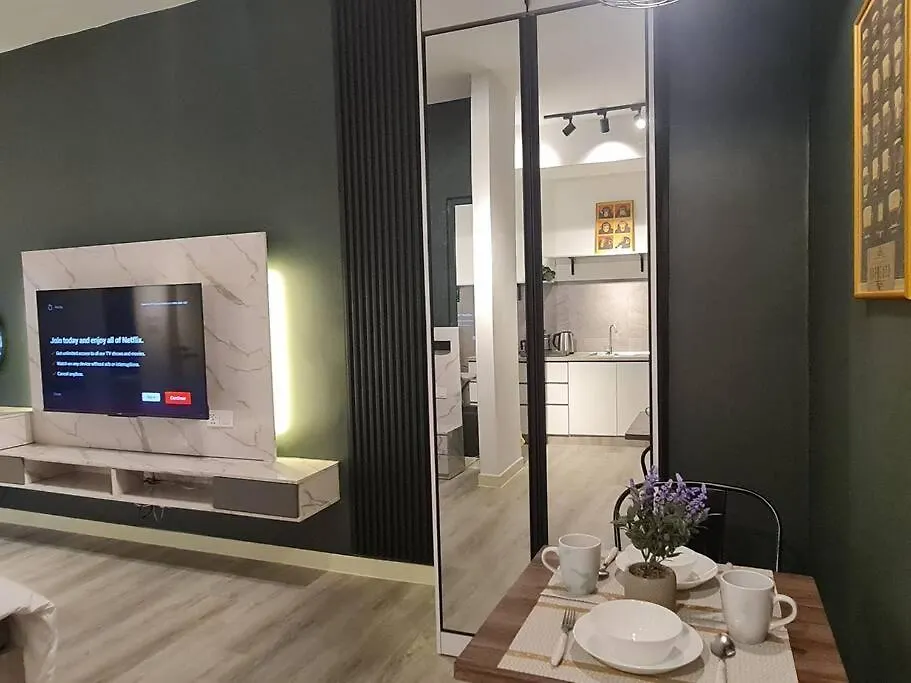 Emerald Prestige Suite Melakatown Seaview Cityview Free Parking Netflix Apartment